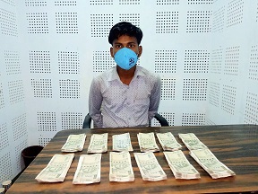 भारतीय नोट सहित शर्मा प्रकाउ